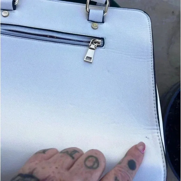 Purse with cardinal embroidery - Picture 8 of 8